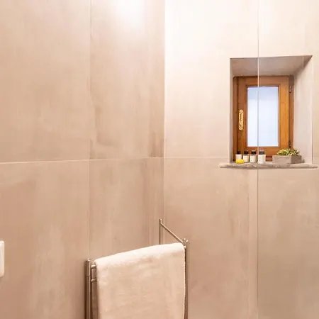 Ice Queen Chamber By Rent * Como