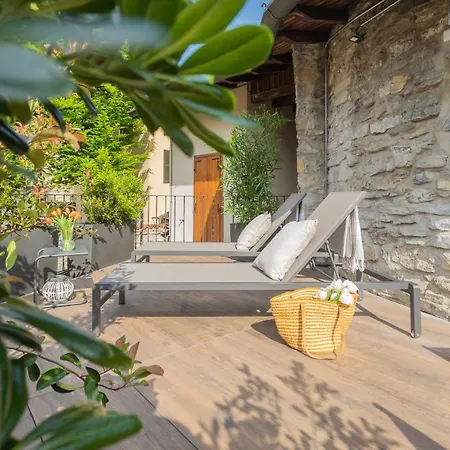Ice Queen Chamber By Rent Apartment Como